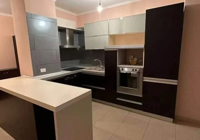 Tirane, jepet me qera apartament 2+1+BLK Kati 4, 90 m² 500 Euro (21 dhjetori , rruga ndre mjeda)