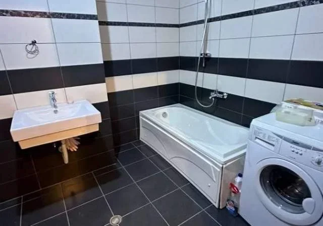 Tirane, jepet me qera apartament 2+1+BLK Kati 4, 90 m² 500 Euro (21 dhjetori , rruga ndre mjeda)