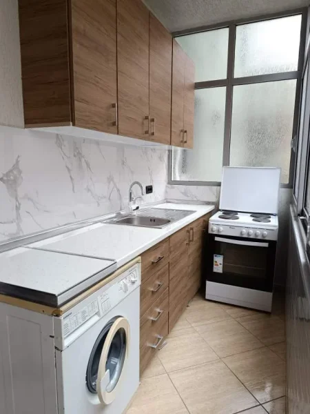 Tirane, jepet me qera apartament 2+1 Kati 2, 90 m² 650 Euro (myslym shyri)