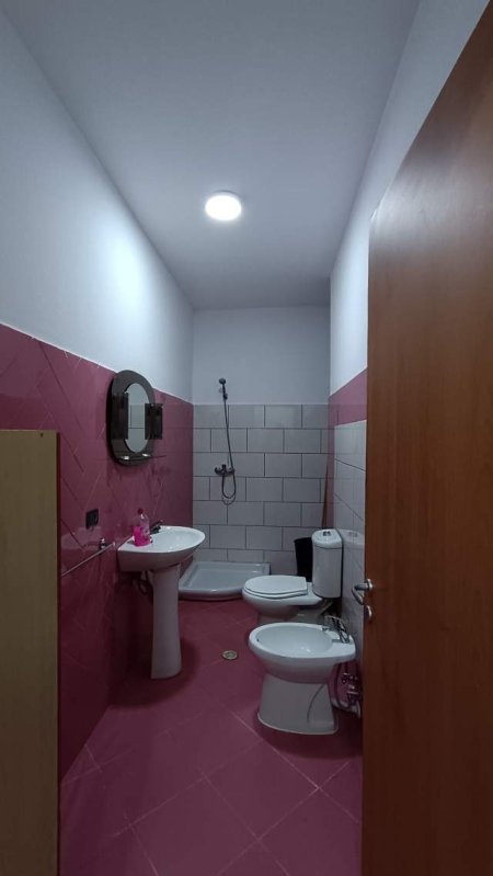Tirane, jepet me qera apartament 2+1+A+BLK Kati 1, 90 m² 580 € (Islam Alla)