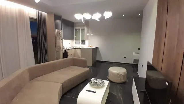 Tirane,  Penthouse me Qira1+1+ Super Verande ( Bulevardi Yzberisht )
