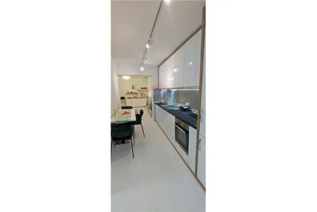 Tirane, jepet me qera apartament 1+1 Kati 4, 50 m² 450 Euro (Ali Dem)