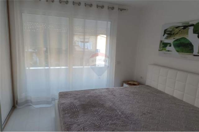Tirane, jepet me qera apartament 1+1 Kati 4, 50 m² 450 Euro (Ali Dem)