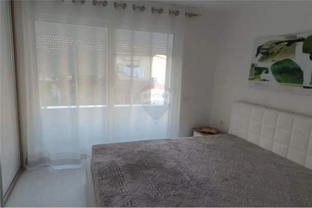 Tirane, jepet me qera apartament 1+1 Kati 1, 50 m² 470 Euro (Ali Demi)