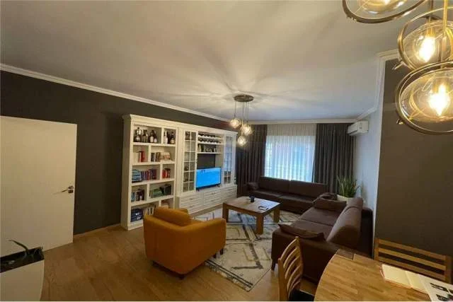 Tirane, jepet me qera apartament 3+1 Kati 5, 118 m² 800 Euro (Kompleksi Panorama)