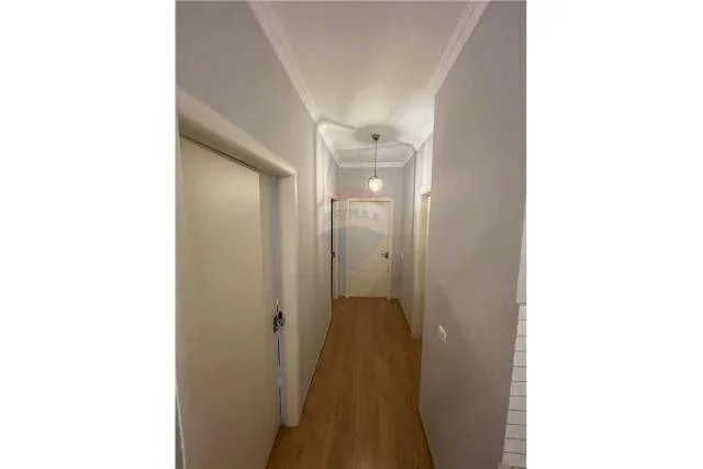 Tirane, jepet me qera apartament 3+1 Kati 5, 118 m² 800 Euro (Kompleksi Panorama)