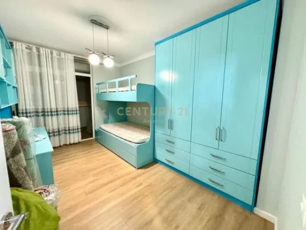 Tirane, jepet me qera apartament 2+1+BLK Kati 2, 120 m² 800 Euro (Kika 1, Komuna e Parisit)