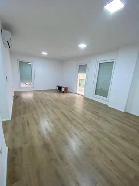 Super mundesi ....Tirane, jepet me qera apartament 3+1 Kati 1, 128 m² 450 Euro (Don Bosko)