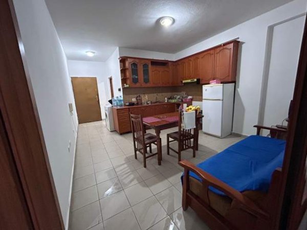 Tirane, jepet me qera apartament 1+1+A+BLK Kati 4, 80 m² 35.000 Leke (rruga e dibres , prapa fakultetit te mjekesise)