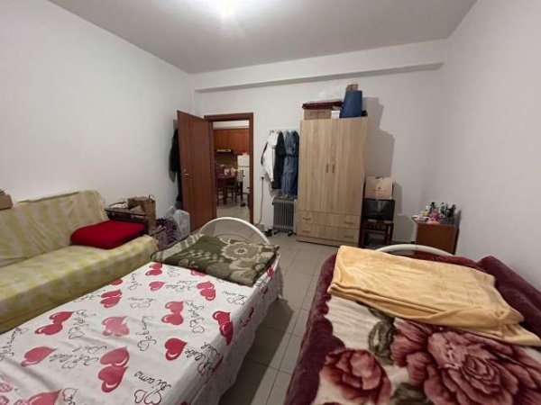 Tirane, jepet me qera apartament 1+1+A+BLK Kati 4, 80 m² 35.000 Leke (rruga e dibres , prapa fakultetit te mjekesise)