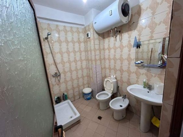 Tirane, jepet me qera apartament 1+1+A+BLK Kati 4, 80 m² 35.000 Leke (rruga e dibres , prapa fakultetit te mjekesise)