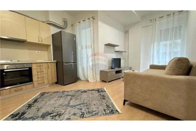 Tirane, jepet me qera apartament 1+1 Kati 3, 68 m² 400 Euro (Stacioni i Trenit)