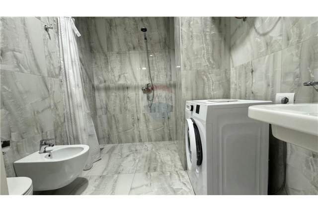 Tirane, jepet me qera apartament 1+1 Kati 3, 68 m² 400 Euro (Bulevardi i Ri)