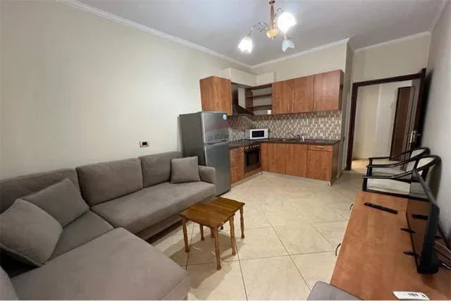 Tirane, jepet me qera apartament 1+1 Kati 3, 52 m² 500 Euro (Petro Nini)