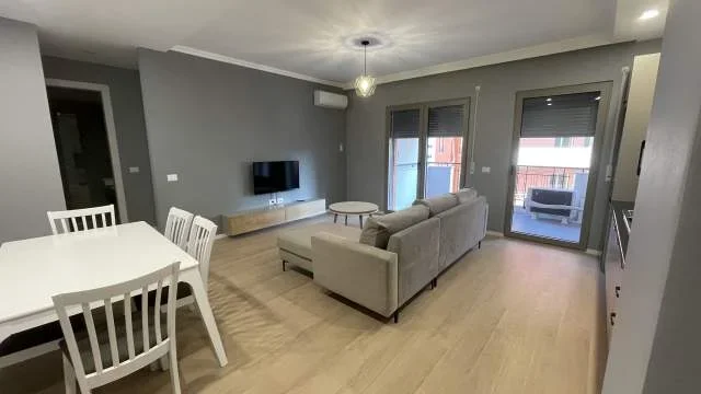 Tirane, jepet me qera apartament Kati 4, 74 m² 850 Euro (Kompleksi delijorgj)