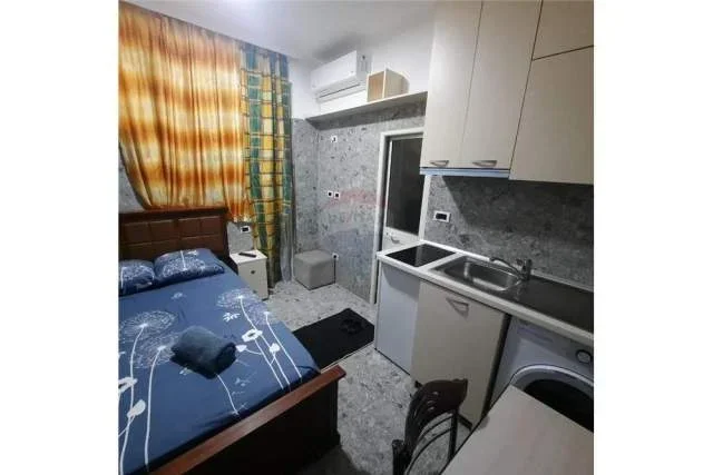 Tirane, jepet me qera garsonier 37 m² 300 Euro (Bulevardi i ri)