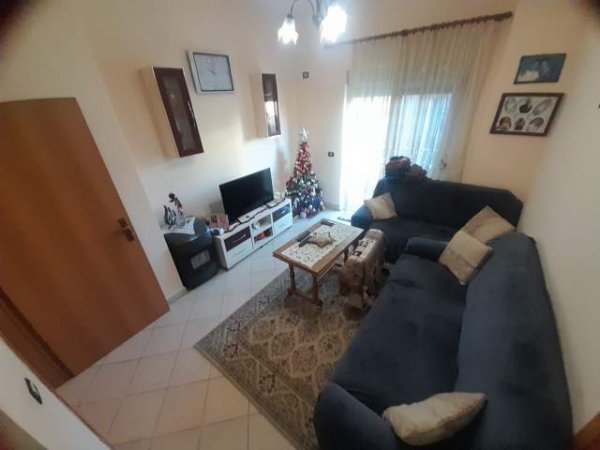 Tirane, shitet apartament 2+1 Kati 2, 80 m² 120.000 Euro (Xhamlliku)