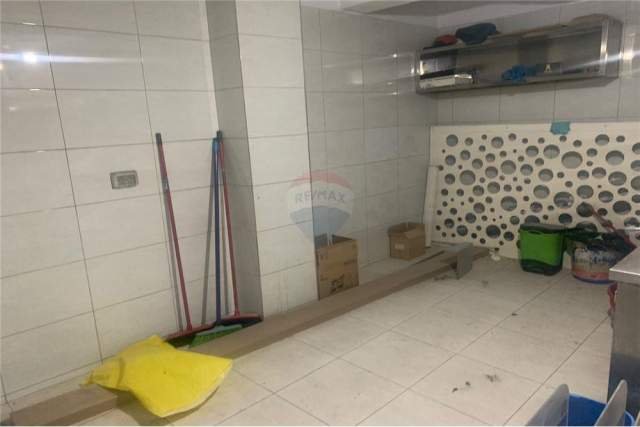 Tirane, jepet me qera dyqan Kati 0, 75 m² 700 Euro (Pallati me Shigjeta)