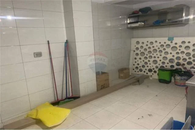 Tirane, jepet me qera ambjent biznesi Kati 0, 75 m² 700 Euro (Pallati me Shigjeta)
