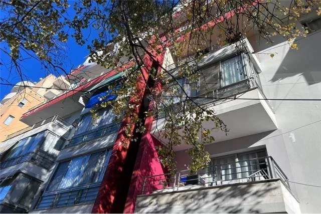 Tirane, jepet me qera apartament 2+1 80 m² 450 Euro (Fresk)