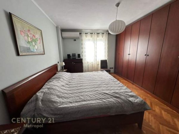 Tirane, jepet me qera apartament 2+1 Kati 10, 113 m² 800 Euro (rruga e kosovareve)