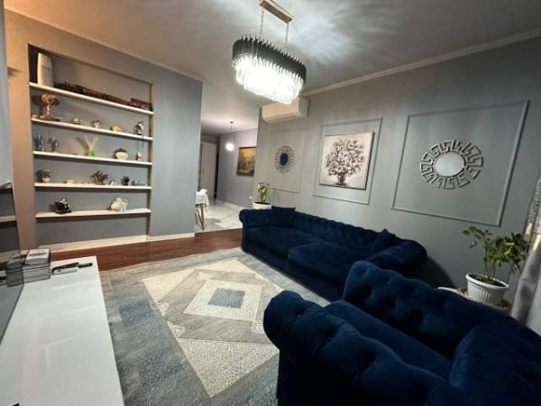 Tirane, jepet me qera apartament 2+1 Kati 2, 102 m² 900 Euro (KOPSHTI BOTANIK)