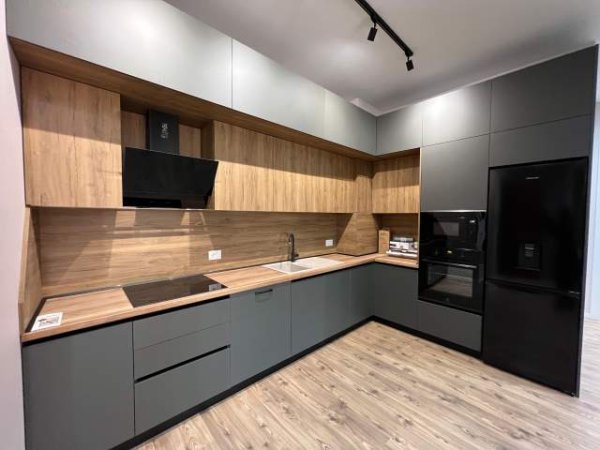 Tirane, jepet me qera apartament 2+1+BLK Kati 8, 110 m² 1.300 Euro (KOMPLEKSI DELIJORGJI)