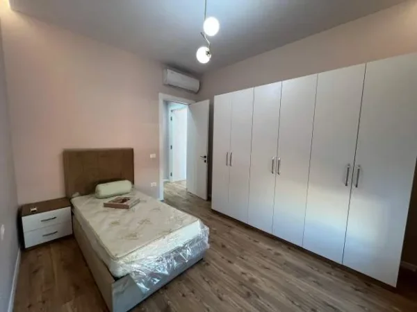 Tirane, jepet me qera apartament 2+1+BLK Kati 8, 110 m² 1.300 Euro (KOMPLEKSI DELIJORGJI)