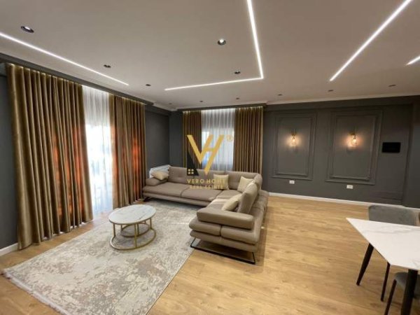 Tirane, jepet me qera apartament 2+1 Kati 5, 126 m² 900 Euro (FARKE)
