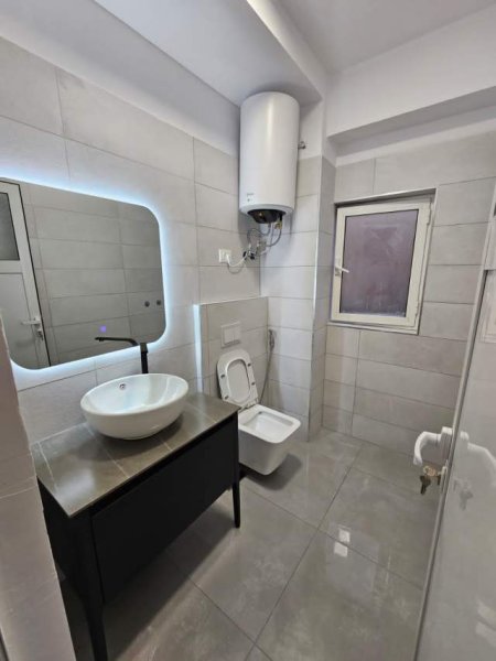 Tirane, jepet me qera ambjent biznesi Kati 1, 60 m² 450 Euro (21 Dhjetori)