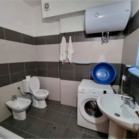 Vlore, shitet apartament 1+1 Kati 4, 54 m² 65.000 Euro (Orikum, Qender Pallatet e reja)
