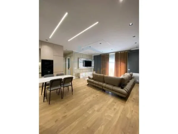 Tirane, jepet me qera apartament 2+1 Kati 3, 136 m² 900 Euro (Farke)