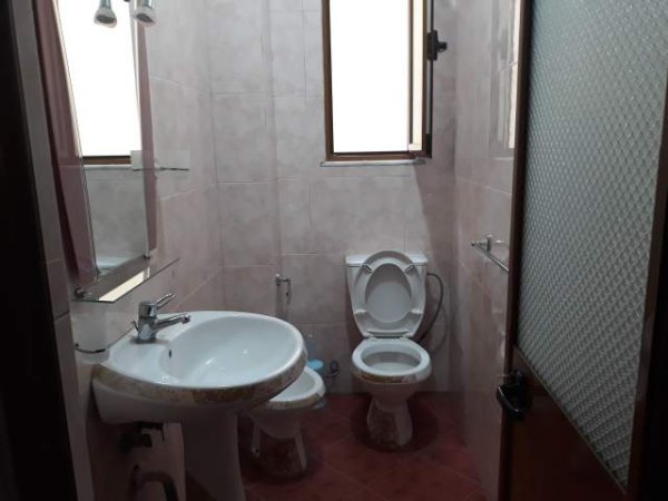 Tirane, jepet me qera apartament 3+1+BLK Kati 2, 120 m² 50.000 Leke (Jordan Misja)
