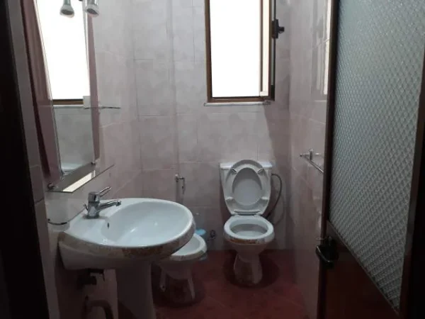 Tirane, jepet me qera apartament 3+1+BLK Kati 2, 120 m² 50.000 Leke (Jordan Misja)