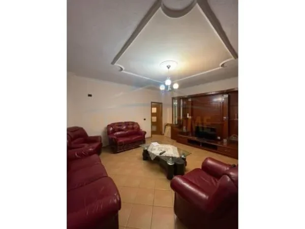 Tirane, jepet me qera apartament 2+1+BLK Kati 4, 85 m² 450 Euro (Rruga Rrapo Hekali)