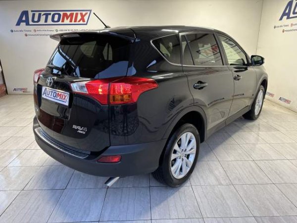 Tirane, shes xhip Toyota rav4 Viti 2013, 15.900 Euro