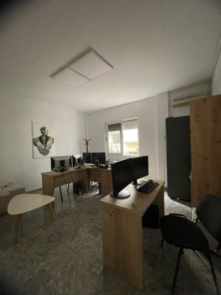 Tirane, jepet me qera ambjent biznesi Kati 2, 112 m² 700 Euro (Qender)