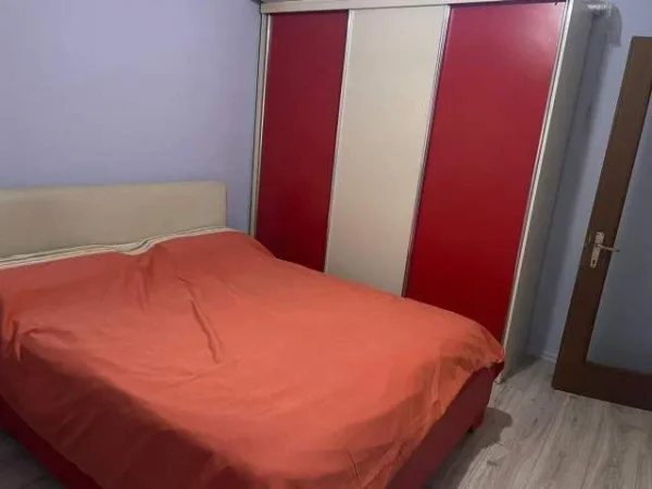 Tirane, jepet me qera apartament Kati 10, 57 m² 35.000 Leke (Rruga Xhanfize Keko)