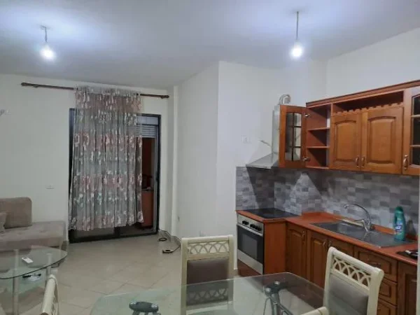Tirane, jepet me qera apartament 1+1+BLK Kati 4, 65 m² 390 Euro (Rruga Bill Klinton prane Kodres se Diellit)