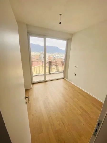 Tirane, shitet apartament Kati 5, 106 m² 1.500 Euro/m2