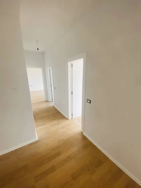 Tirane, shitet apartament Kati 5, 106 m² 1.500 Euro/m2