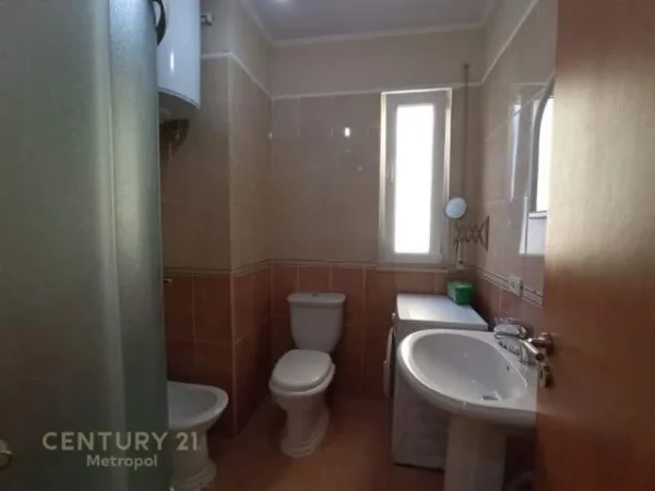 Tirane, jepet me qera apartament 2+1+BLK Kati 4, 85 m² 700 Euro (Kopshti Zoologjik)