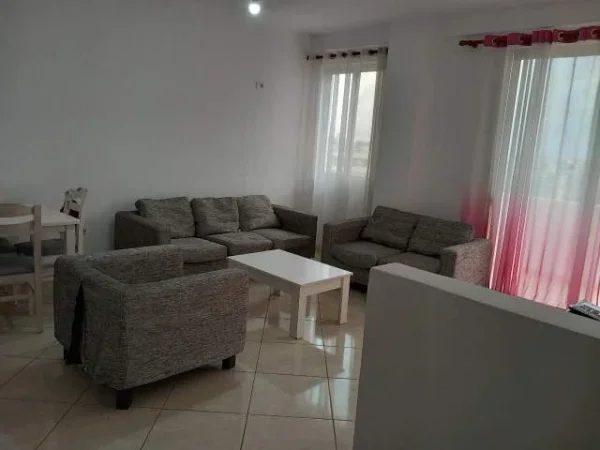 Tirane, jepet me qera apartament Kati 8, 85 m² 35.000 Leke