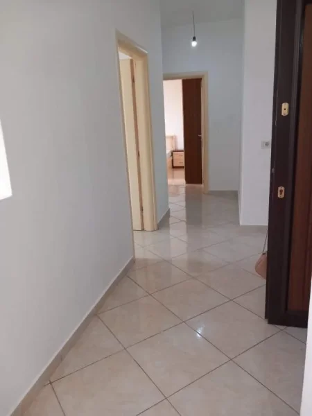 Tirane, jepet me qera apartament Kati 8, 85 m² 35.000 Leke
