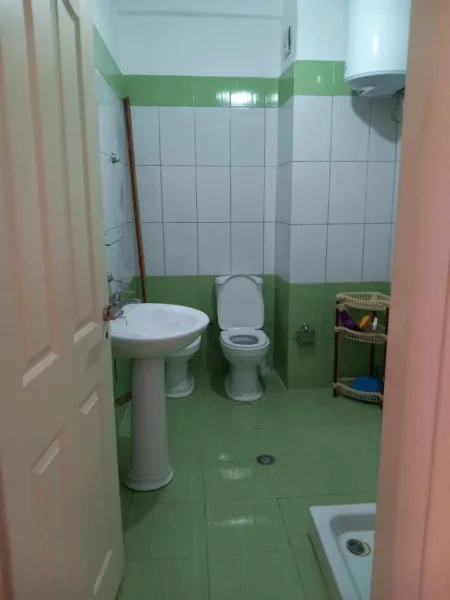 Tirane, jepet me qera apartament Kati 8, 85 m² 35.000 Leke