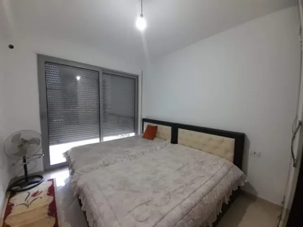 Tirane, jepet me qera 77 m² 500 Euro (Komuna e Parisit)