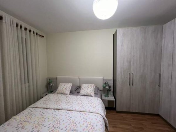 Tirane, jepet me qera apartament 1+1+A+BLK Kati 6, 550 Euro (Prane tregut elektrik)