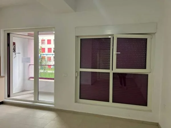 Tirane, jepet me qera apartament 1+1+BLK Kati 1, 400 Euro (Kompleksi Mangalem)