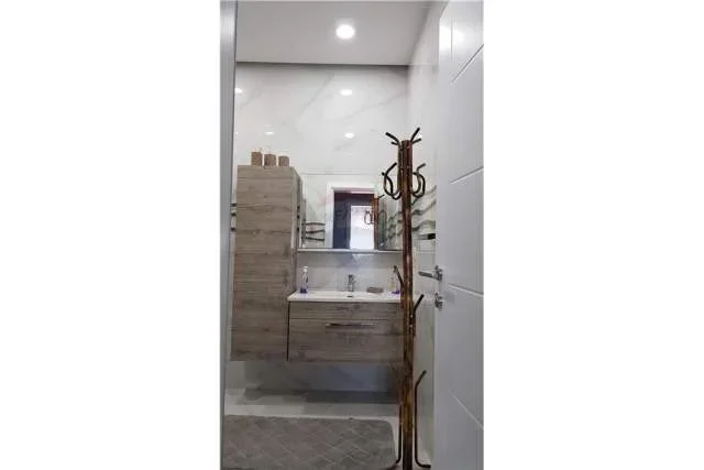 Tirane, jepet me qera apartament Dublex Kati 6, 132 m² 550 Euro (Rruga e Durresit - Qendër)