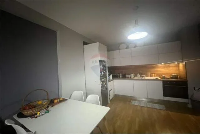Tirane, jepet me qera apartament 1+1 Kati 3, 65 m² 350 Euro (Rruga e Thesarit)